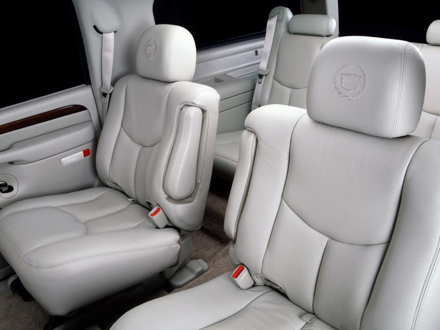  Cadillac Escalade ESV 2002 года  (фото 2 из 8)